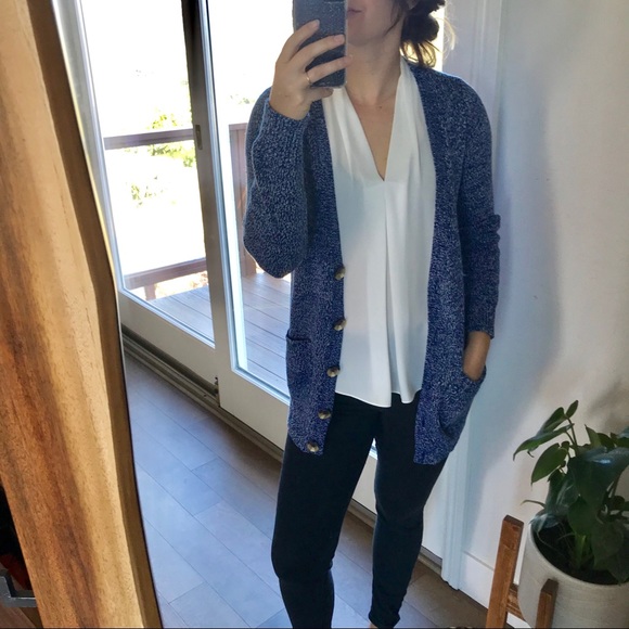 Meet your Posher 🐝 - Picture 4 of 4